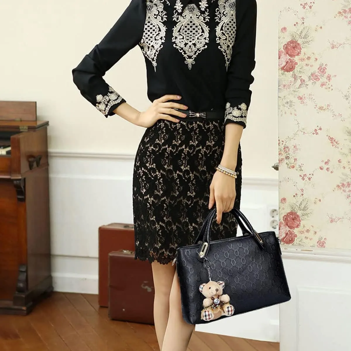 4-PC Women Handbag Shoulder Bag Clutch Card Bag Fashion Totes Satchels Purses with Bear Pendant