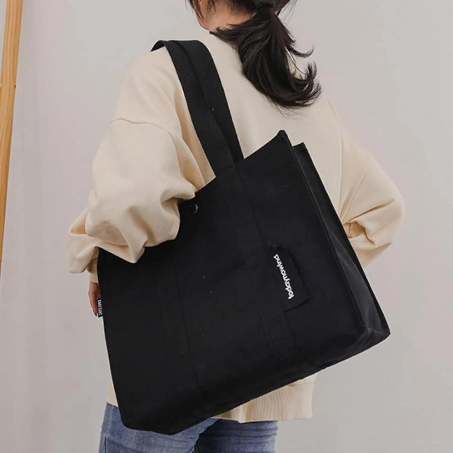 Multi Pocket Shoulder Bags for Woman Fashion Versatile Satchel Purses with Multi Zipper Pocket Fashion Beach Bag