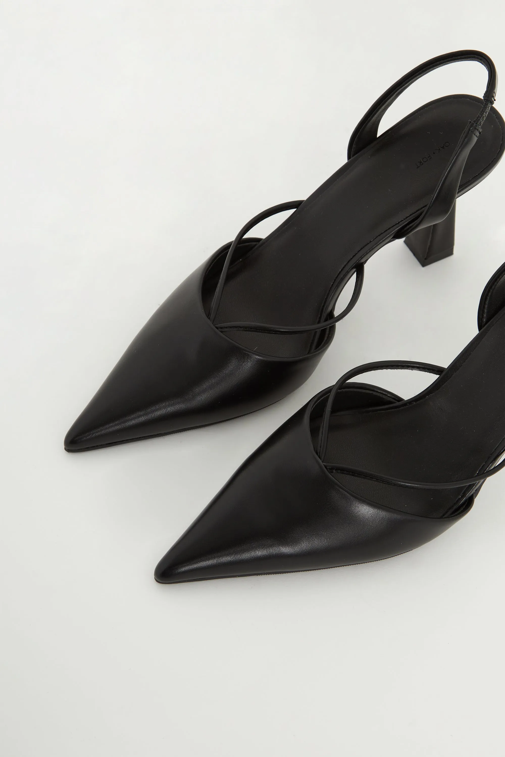POINTED TOE HEEL