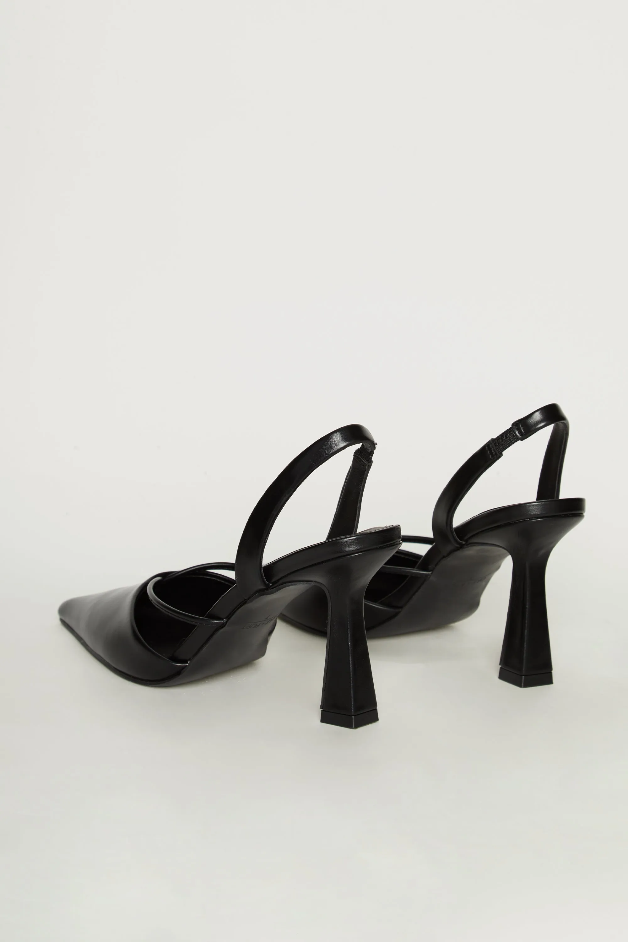 POINTED TOE HEEL